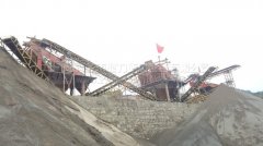 振動篩是石材生產線上的一種高效篩分設備