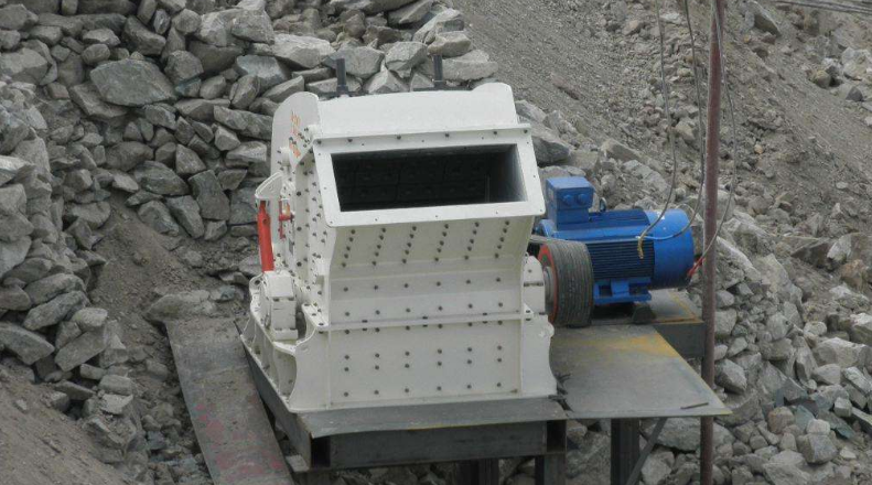 反擊式破碎機(jī)開機(jī)前檢查不能松懈