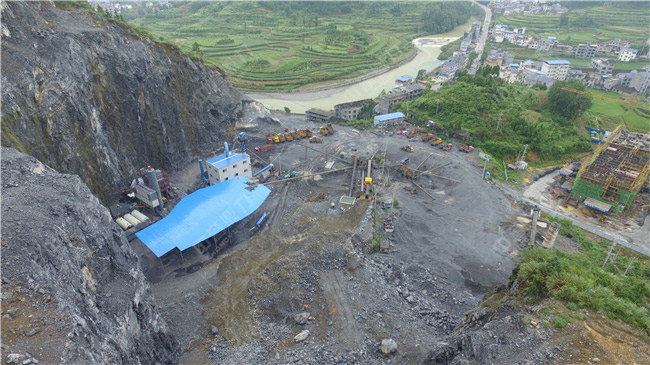 時產(chǎn)200噸機(jī)制砂生產(chǎn)線現(xiàn)場案例圖片