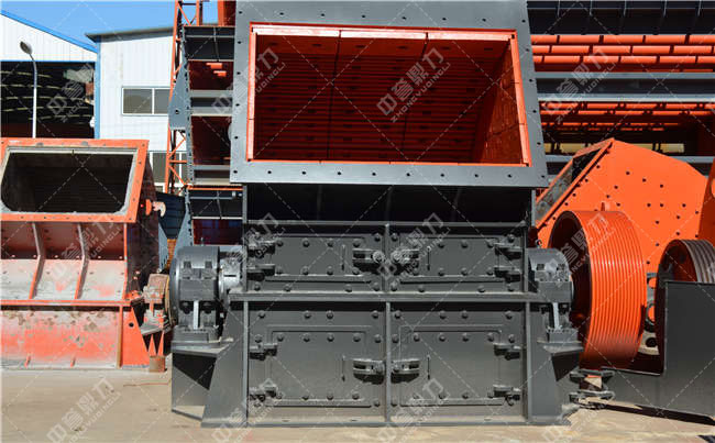 小型重錘式破碎機設備